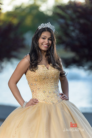 Destenie_Sweet_16_Portraits-027