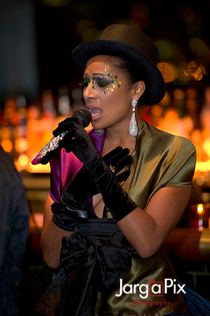 Flaunt_Seesion{s}_Chandelier_Room_2011-145