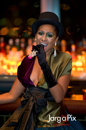 Flaunt_Seesion{s}_Chandelier_Room_2011-144