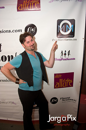 Flaunt_Seesion{s}_Chandelier_Room_2011-255
