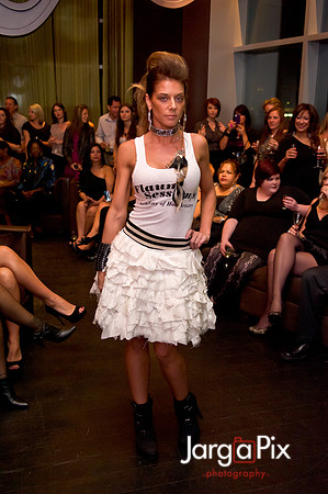 Flaunt_Seesion{s}_Chandelier_Room_2011-102