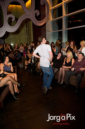 Flaunt_Seesion{s}_Chandelier_Room_2011-084