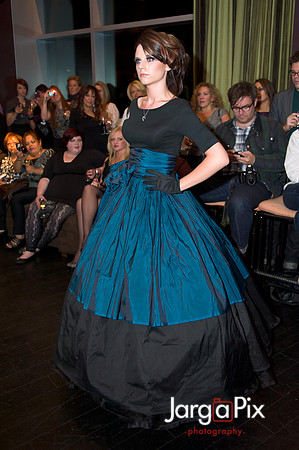 Flaunt_Seesion{s}_Chandelier_Room_2011-104