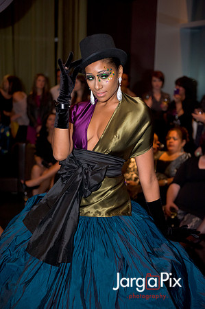 Flaunt_Seesion{s}_Chandelier_Room_2011-106