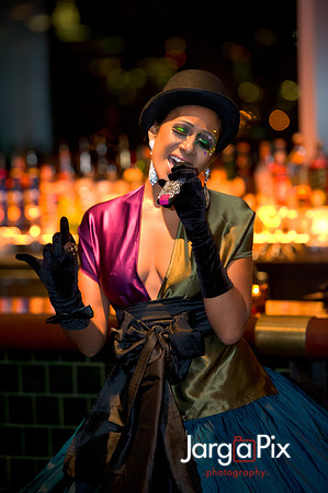 Flaunt_Seesion{s}_Chandelier_Room_2011-146