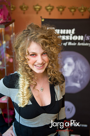 Flaunt_Seesion{s}_Chandelier_Room_2011-036