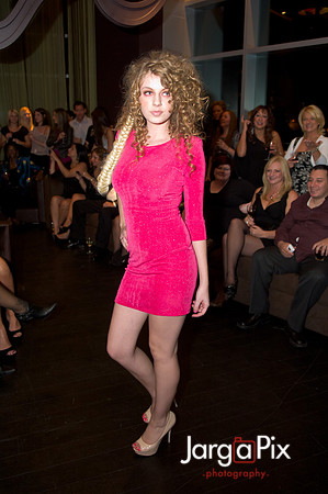 Flaunt_Seesion{s}_Chandelier_Room_2011-090