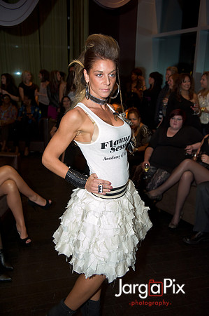 Flaunt_Seesion{s}_Chandelier_Room_2011-131