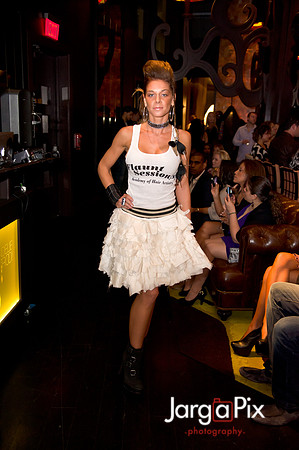 Flaunt_Seesion{s}_Chandelier_Room_2011-130