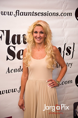 Flaunt_Seesion{s}_Chandelier_Room_2011-063