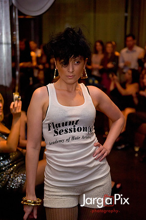 Flaunt_Seesion{s}_Chandelier_Room_2011-098