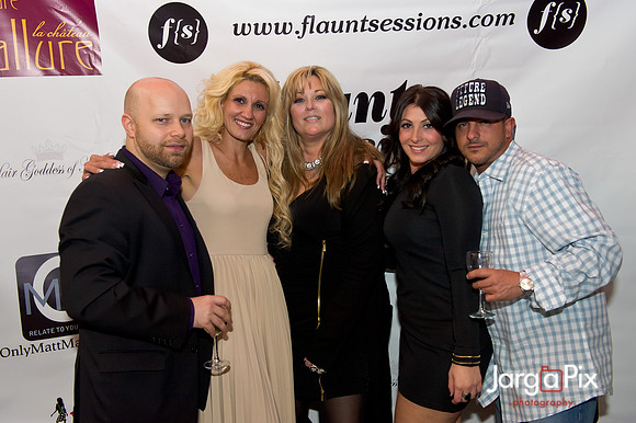 Flaunt_Seesion{s}_Chandelier_Room_2011-181