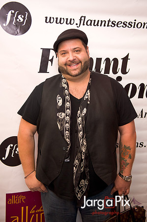 Flaunt_Seesion{s}_Chandelier_Room_2011-072