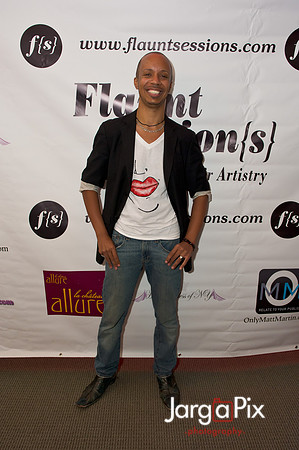 Flaunt_Seesion{s}_Chandelier_Room_2011-197