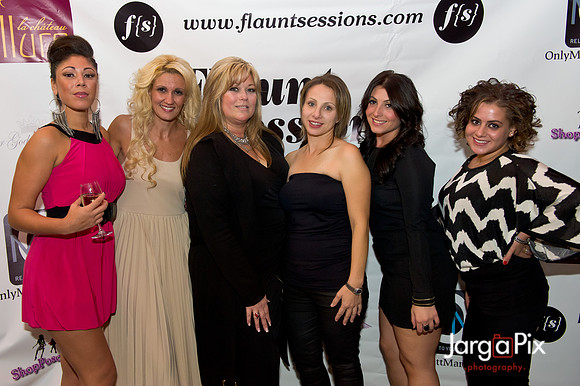Flaunt_Seesion{s}_Chandelier_Room_2011-182