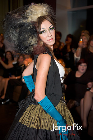 Flaunt_Seesion{s}_Chandelier_Room_2011-105