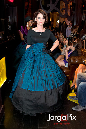 Flaunt_Seesion{s}_Chandelier_Room_2011-135