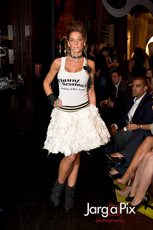 Flaunt_Seesion{s}_Chandelier_Room_2011-129