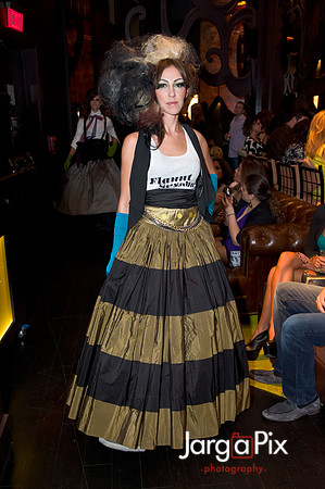 Flaunt_Seesion{s}_Chandelier_Room_2011-133