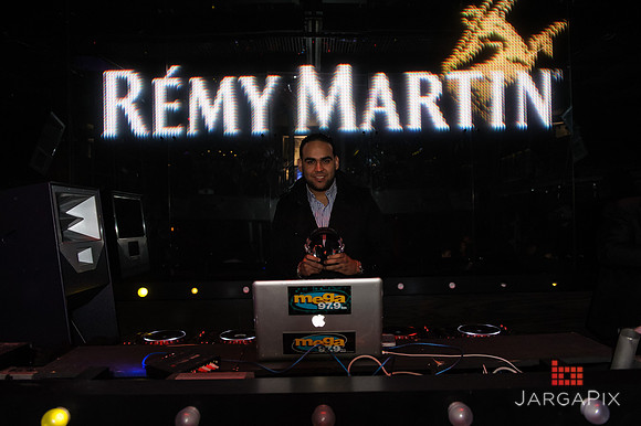 Robin_Thicke_Birthday_Remy_Martin__SoHo_Exp_2013-053