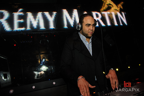 Robin_Thicke_Birthday_Remy_Martin__SoHo_Exp_2013-055