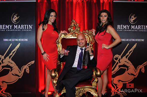 Robin_Thicke_Birthday_Remy_Martin__SoHo_Exp_2013-085
