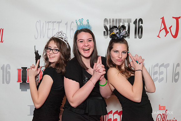 Alaysia_Sweet_16_PhotoBooth-024