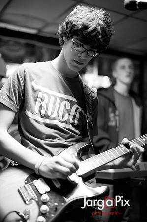 Odd_Man_In_Pauls_Bar-187