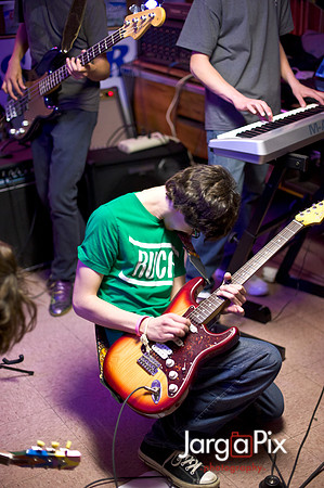 Odd_Man_In_Pauls_Bar-444