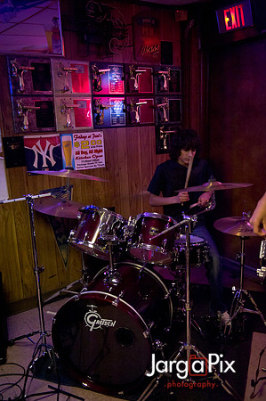 Odd_Man_In_Pauls_Bar-219