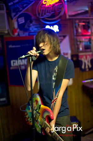 Odd_Man_In_Pauls_Bar-114