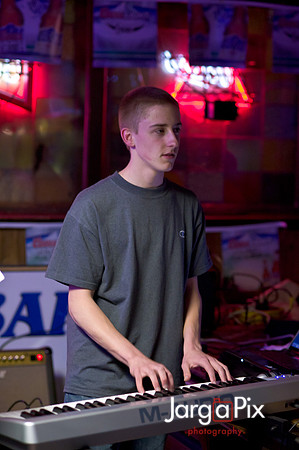 Odd_Man_In_Pauls_Bar-357
