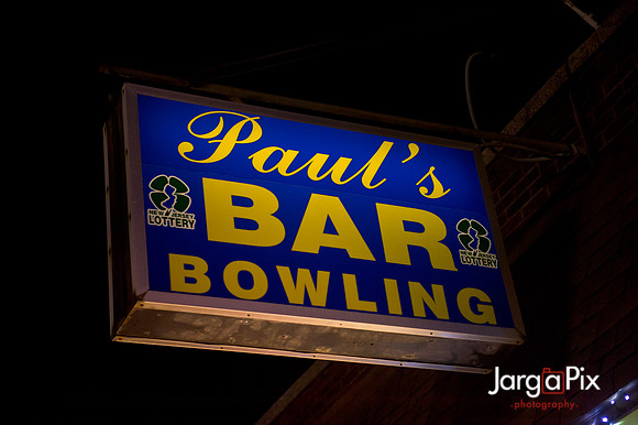 Odd_Man_In_Pauls_Bar-476
