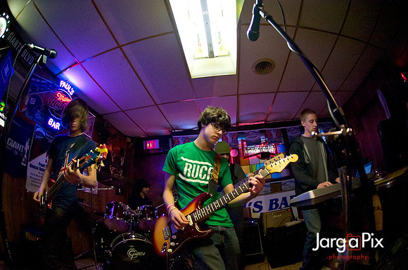 Odd_Man_In_Pauls_Bar-053