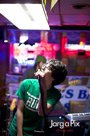 Odd_Man_In_Pauls_Bar-307