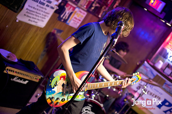 Odd_Man_In_Pauls_Bar-382