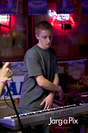 Odd_Man_In_Pauls_Bar-356