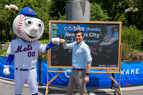Soho_CitiBike_Installation_Union_Square_Spring_2016-0227