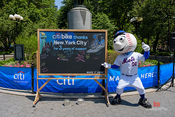 Soho_CitiBike_Installation_Union_Square_Spring_2016-0194