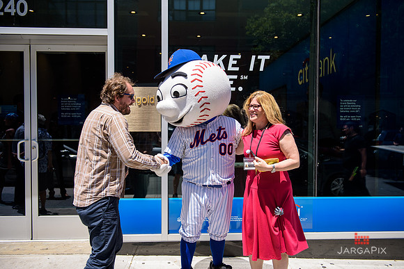 Soho_Exp_Citi_Williamsburg_Mr_Met_6-20-2017_300