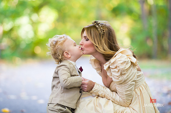 Kainatsky_Family_Session_Fall22_Preview-03