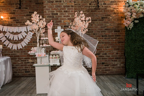 Isabella_Communion_Slideshow-41