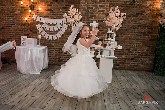 Isabella_Communion_Slideshow-37
