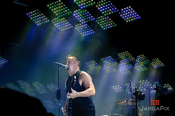 Nine_Inch_Nails_Prudential_2013-010