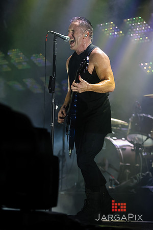 Nine_Inch_Nails_Prudential_2013-009