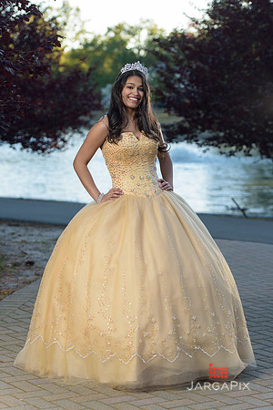 Destenie_Sweet_16_Portraits-026