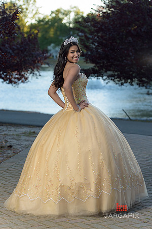 Destenie_Sweet_16_Portraits-031