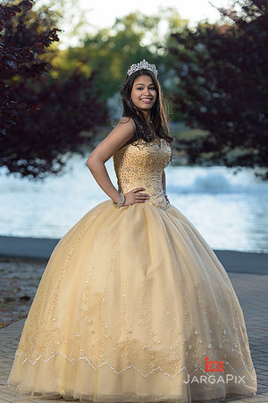 Destenie_Sweet_16_Portraits-023