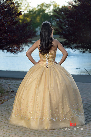 Destenie_Sweet_16_Portraits-030